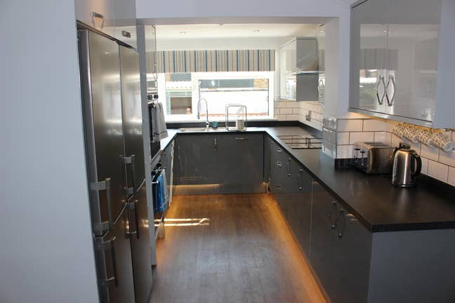 2 x Doubles, en-suite,Modern house, edge of Yeovil Main Photo