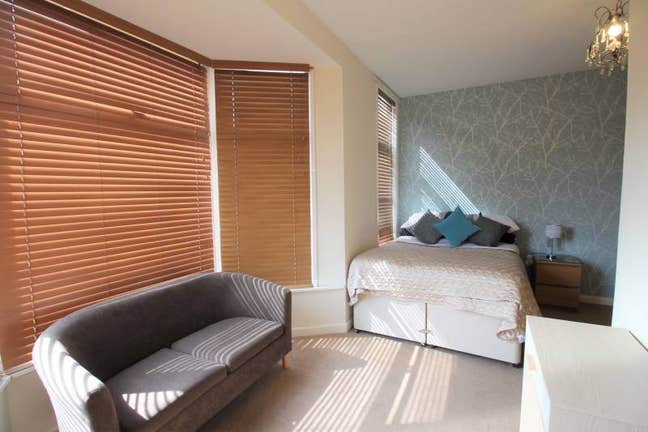 Lovely En Suite room - Avenues Location! Main Photo