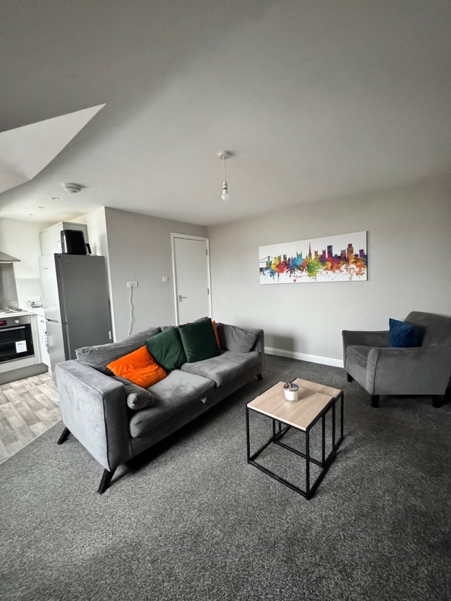 One room available in a two bedroom shared flat  Main Photo