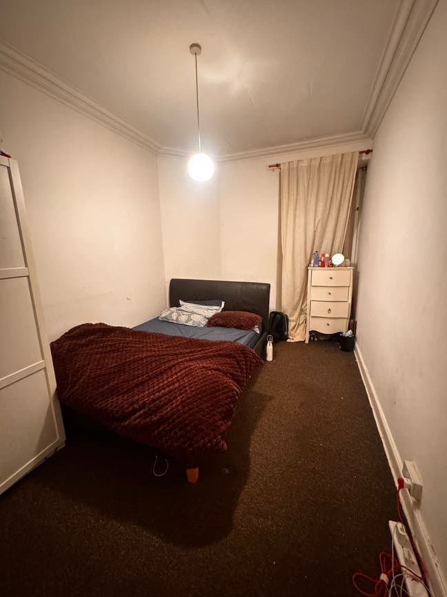 Looking for a flatmate  Main Photo