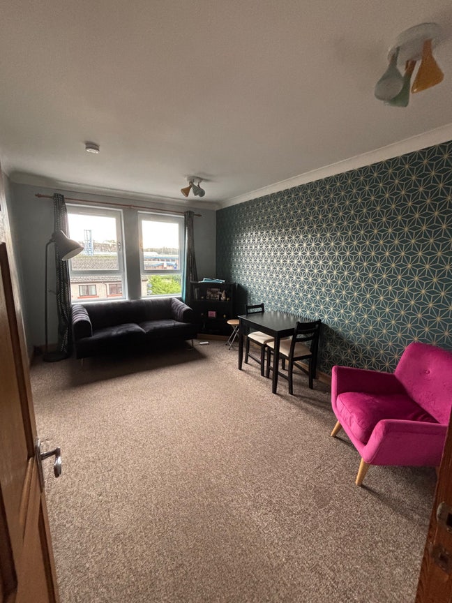 Room available from 11th January on Easter Road Main Photo