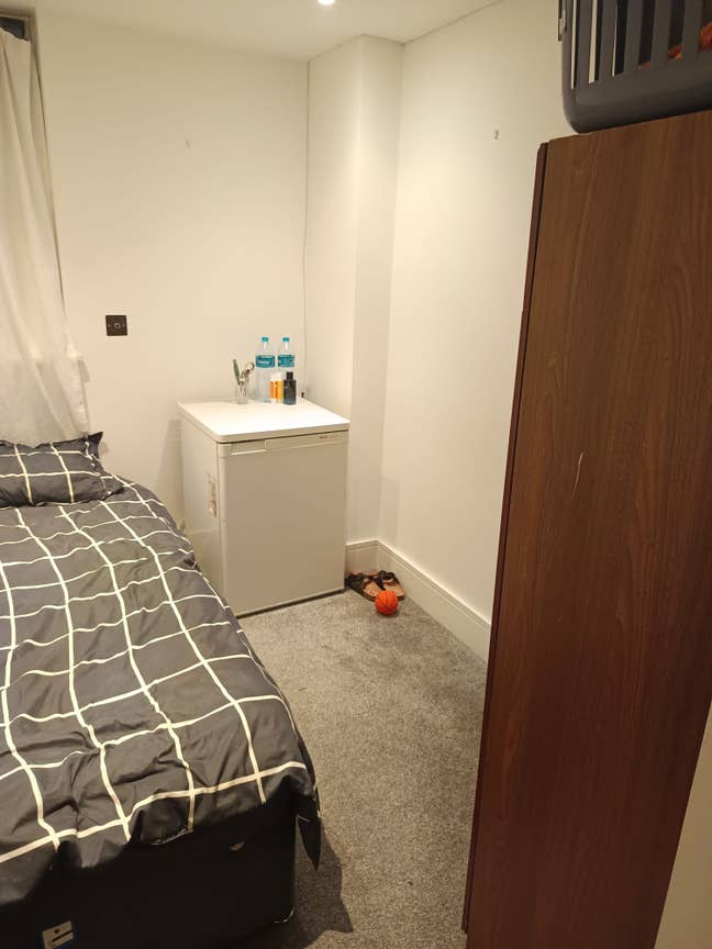 Single Room in 2-Bed Flat – Bills Included – RM1  Main Photo