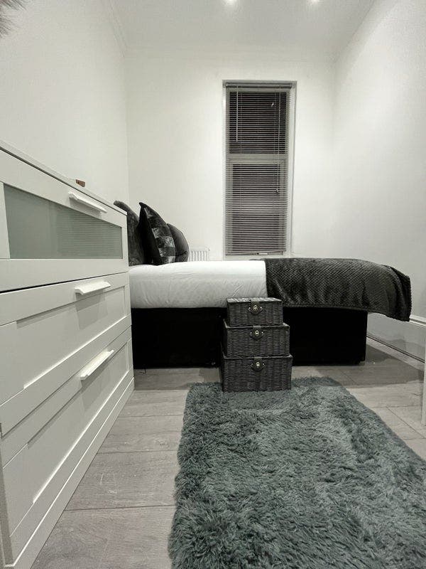 Cosy Double Room Right Next To The Station Main Photo