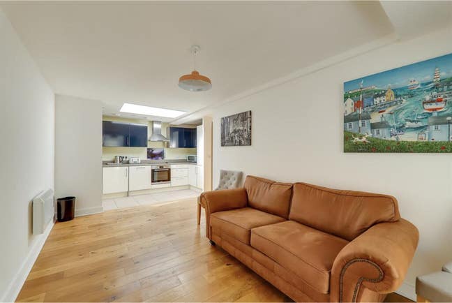 Lovely Large double en suite room  Main Photo