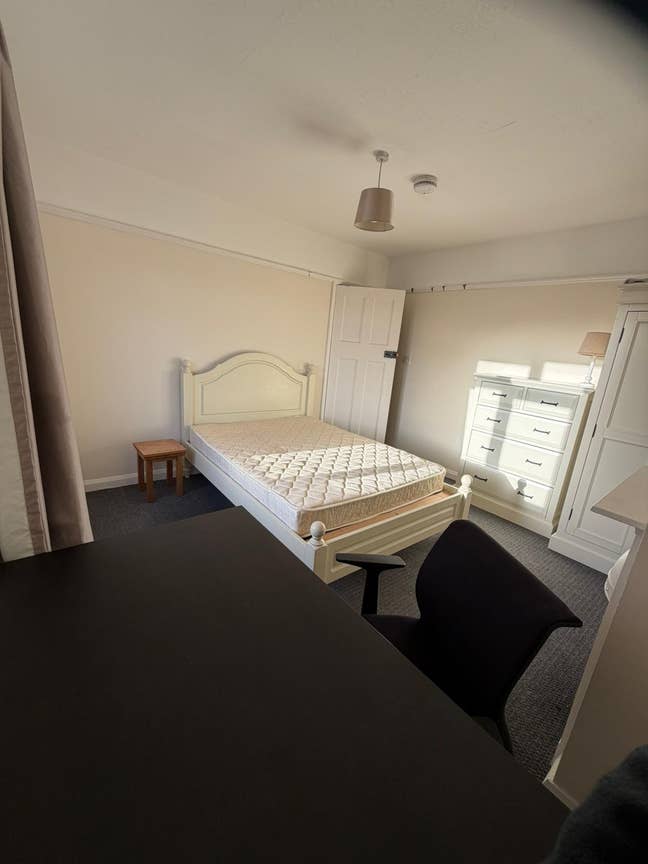 2 available rooms in 4-bed shared house Main Photo