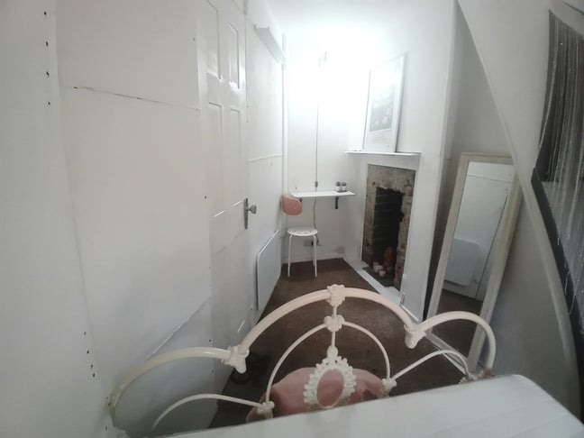 Professionals, students, workers, tourists wanted. Main Photo