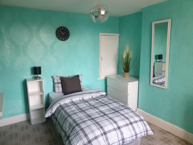 Self-Contained Studio to Rent – Darlaston Main Photo