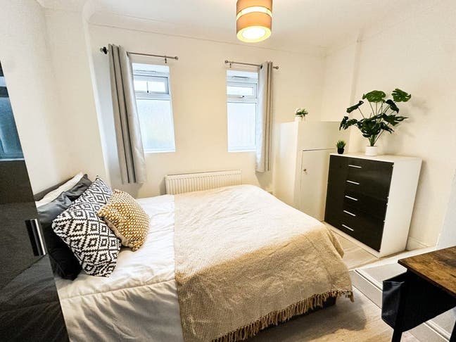 Canary Wharf Living | Double Room in Stylish House Main Photo