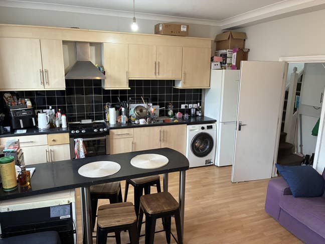 Large room, 5 mins to Northern line, available now Main Photo