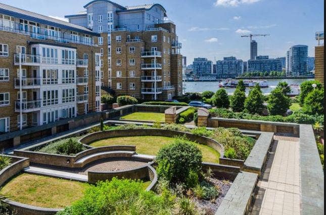 Bright Double w. balcony+facil.-In Island Gardens Main Photo