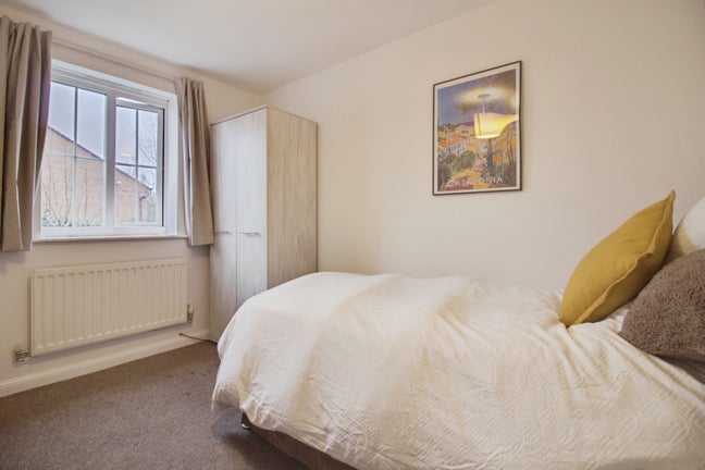 Large single in great location. Main Photo