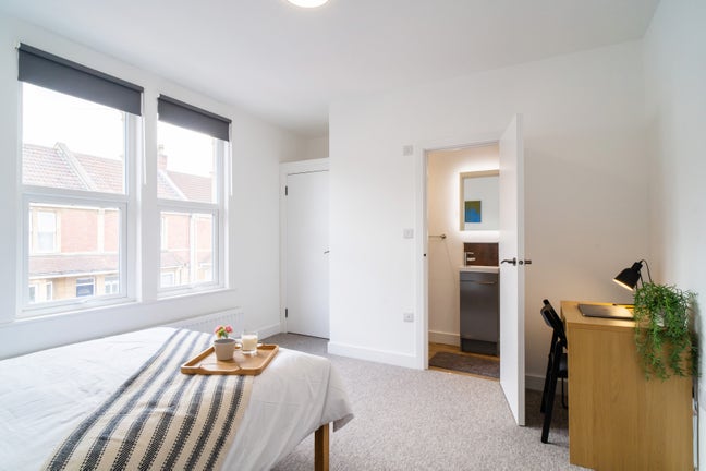 🏡 ✨ Deluxe XL Ensuite Room - Prime BS3 Main Photo