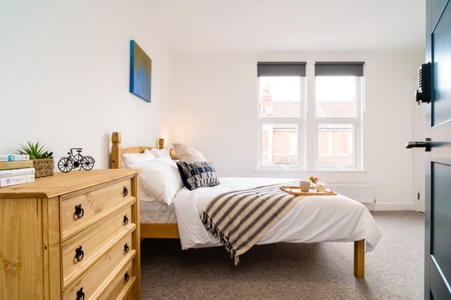 🏡 ✨ Spectacular XL Ensuite Room - Prime BS3 Main Photo