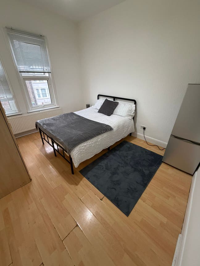  Charming Rooms to Let in a Well-Maintained  Main Photo