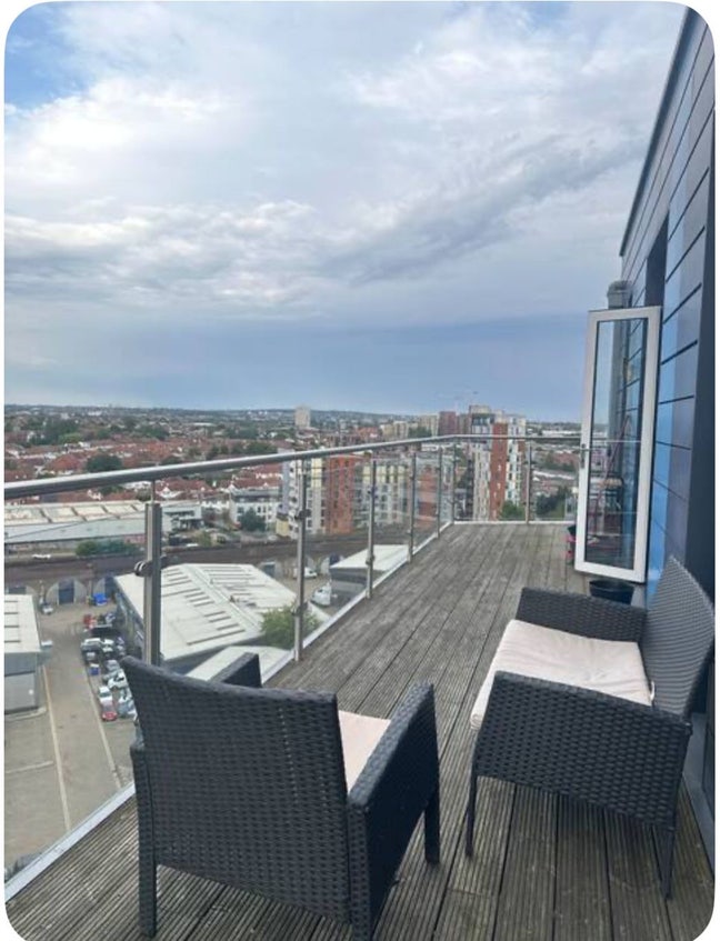 En suit Large double bedroom available for rent  Main Photo