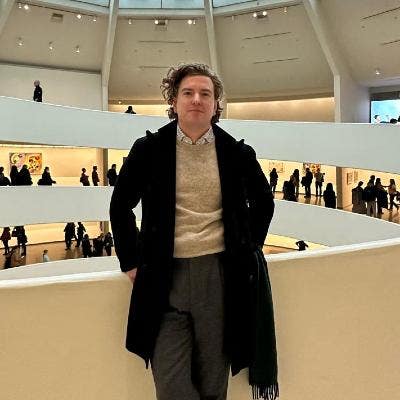 34/Male -- Chilled, Creative Professional  Main Photo