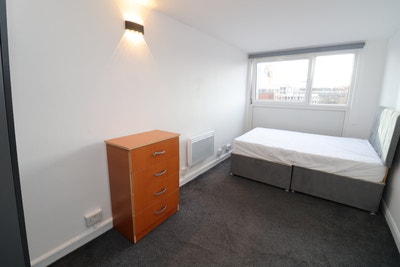 Spacious and Bright Room Available !!!! Main Photo
