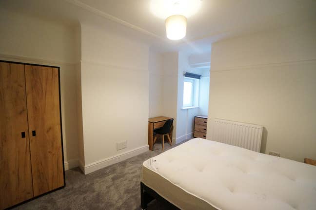 🛏 Large Professional Room Available🛏 Main Photo