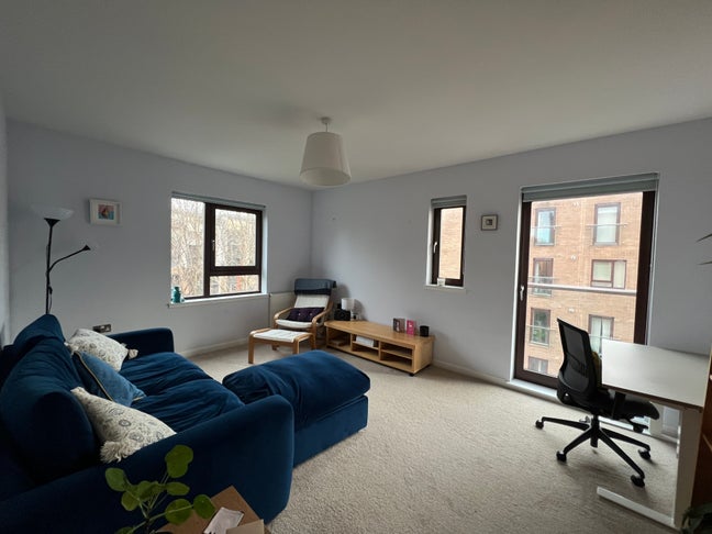 Double room in modern flat available from 1st Feb  Main Photo