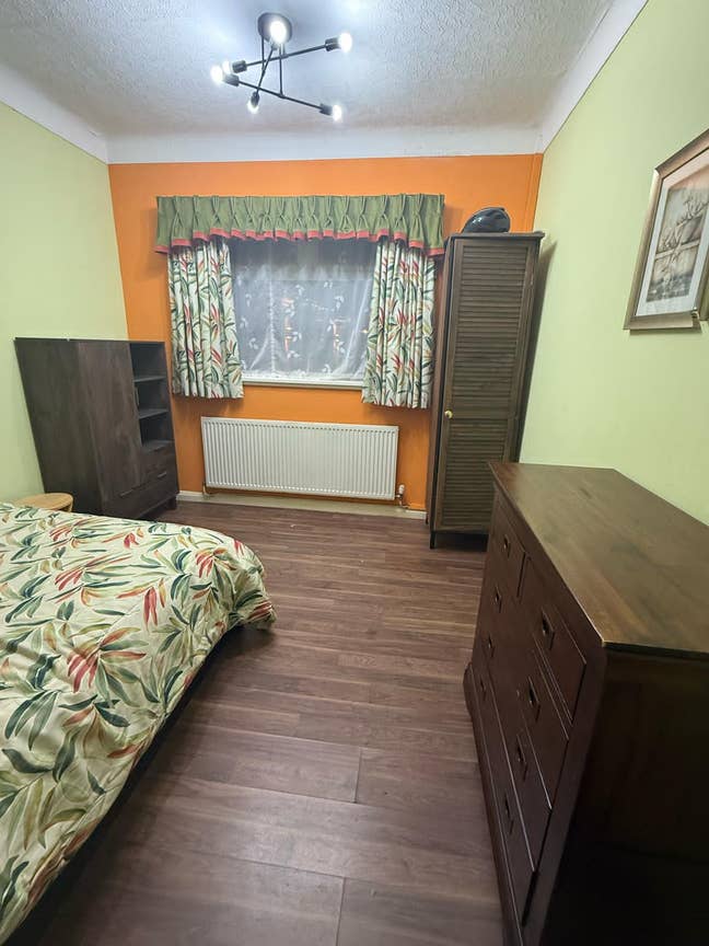 Double Bedroom, 30 minutes from Liverpool Centre Main Photo