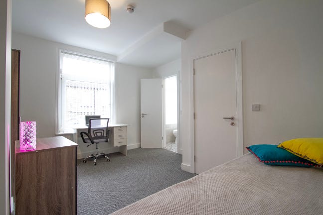 Ensuite rooms HD1 - AVAIL NOW Main Photo