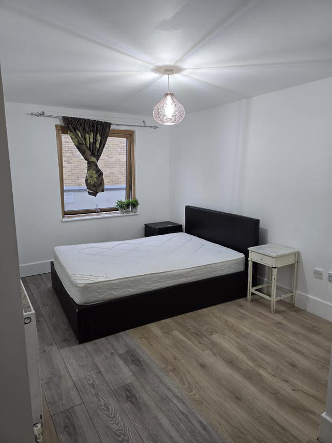 Massive. Double Room for rent.All bills inclusive Main Photo