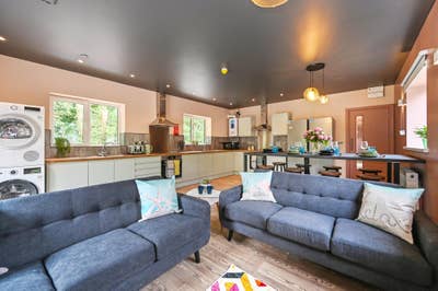 3 Large bedroom in luxury HMO 5 min from UHW! Main Photo