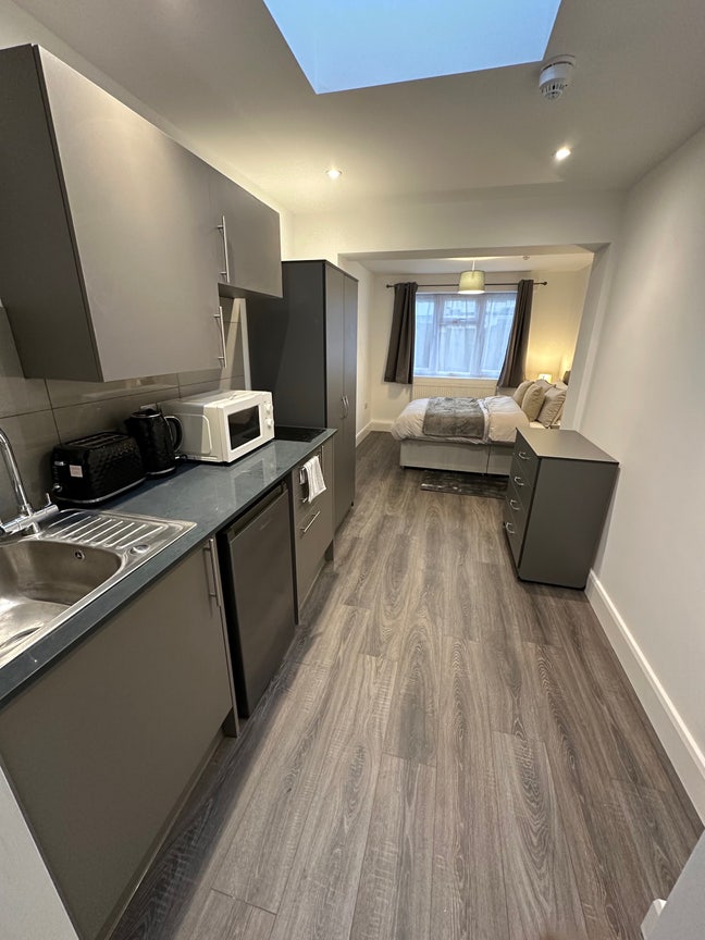 Luxury Large Ground Floor Studio UB6 🔥🔥 Main Photo