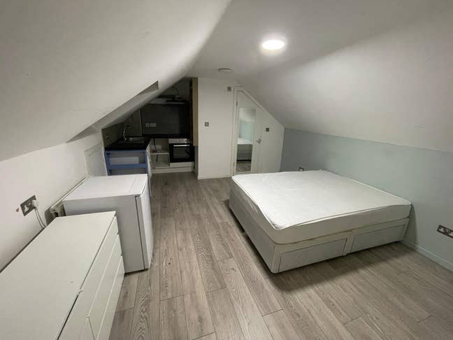 Pretty Studio  Main Photo