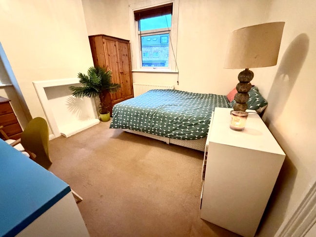 Double Room Closer to High Street 5 Mins  Station Main Photo