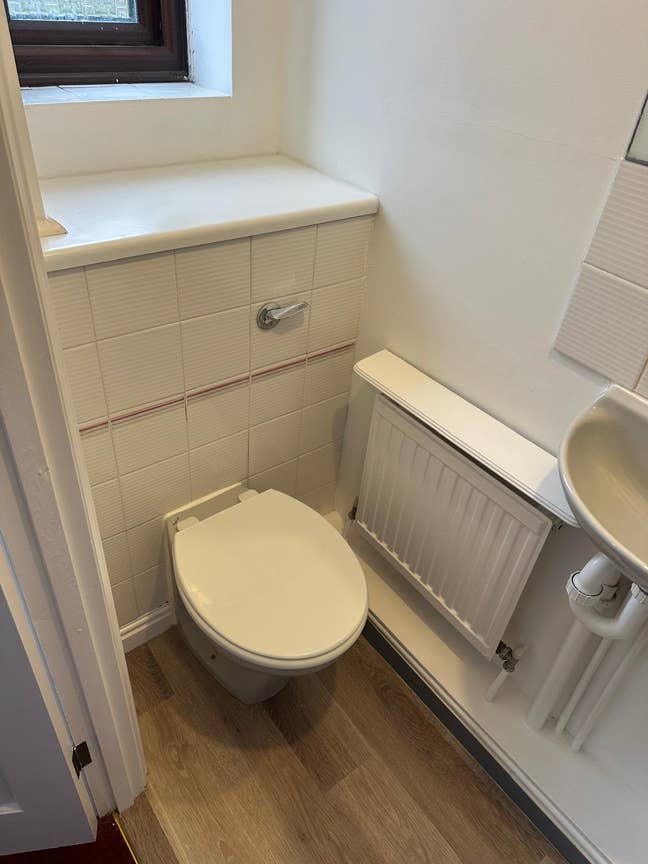 1 unsuite double bedroom furnished  Main Photo