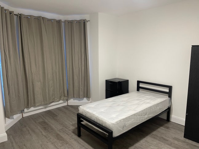 Beautiful room for professional working  Main Photo