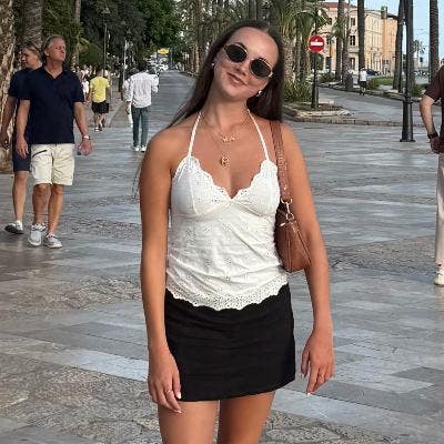 Hi, I'm Lucy! I"m looking to move to Manchest... Main Photo