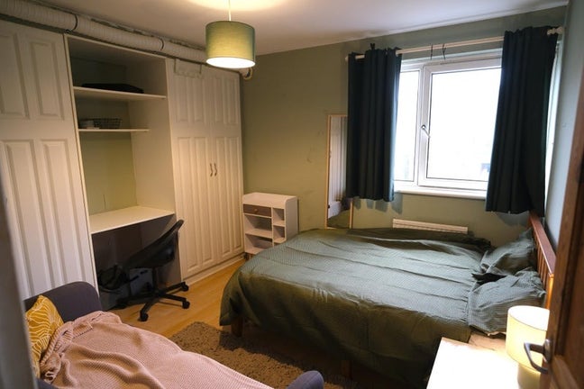 Spare Room in Cosy Flat with Friendly Cats Main Photo