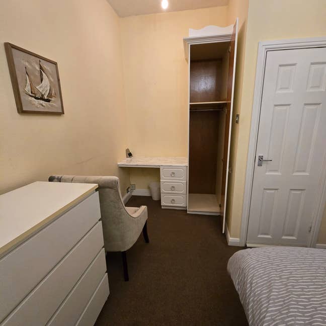 Large Double room near the airport, includes bills Main Photo