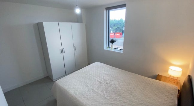 🏡 ROOM in modern 3 bed - Nine Elms - January Main Photo