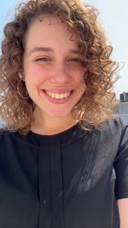 1 female professional with cat looking for a room Main Photo