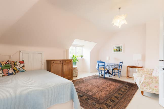 Bills Included* Double Room* Kitchenette* Bath Main Photo