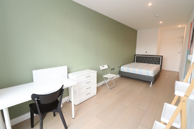 Spacious Double Room for you– Zone 1/2  Main Photo