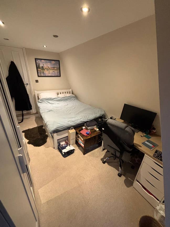 Double Bedroom - Batteresea Main Photo