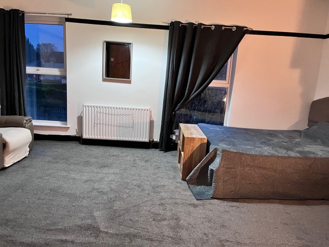 Huge Double Room, 5 mins to Town Centre Main Photo