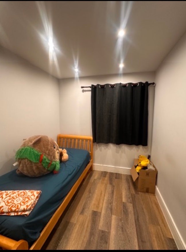 Room available for a single female Main Photo