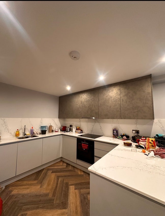 Room available for a single female Main Photo