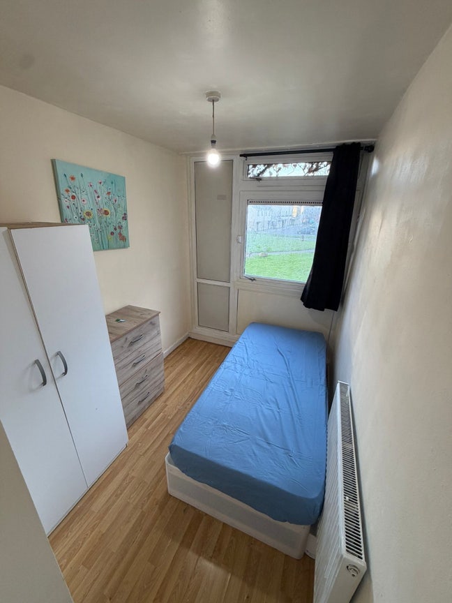 Nice Room in Shadwell Area**Half Deposit Only!** Main Photo