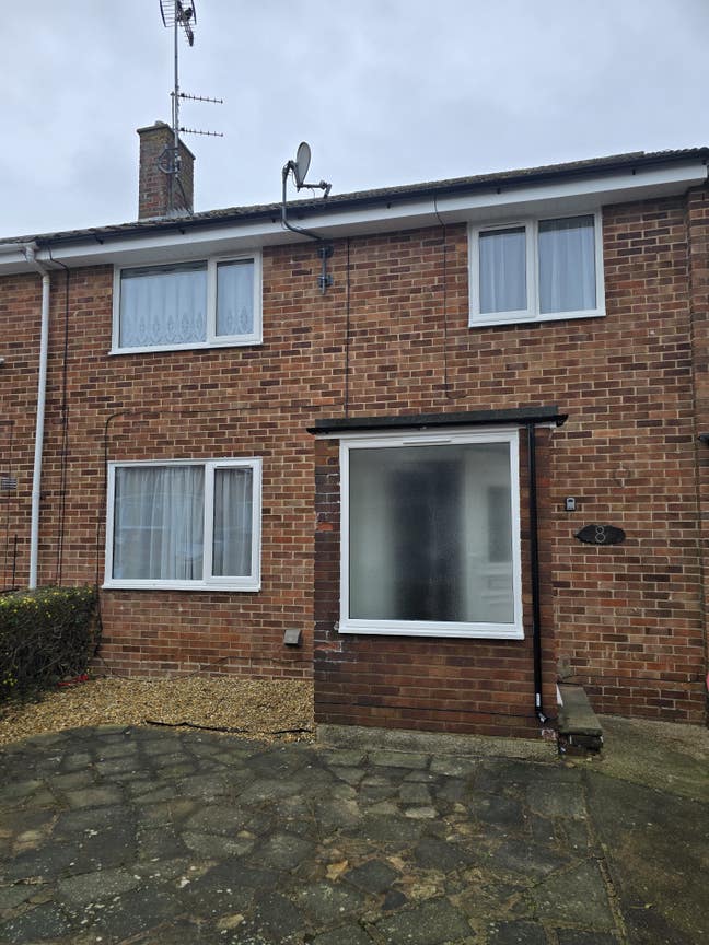 Room rental only | All bills included  Main Photo