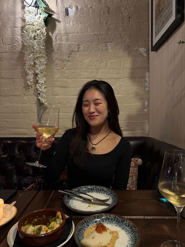 23 year old looking for flatshare Main Photo