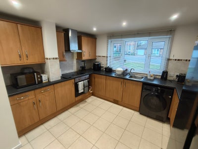 Large En-Suite Double | Bills Inc | Elizabeth Line Main Photo