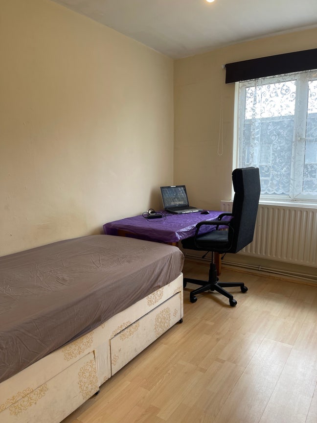 One Sunny,  fully furnished double room.  Main Photo