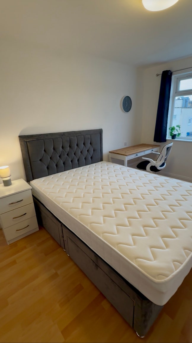 Large With Work Desk + Extra Storage  Main Photo