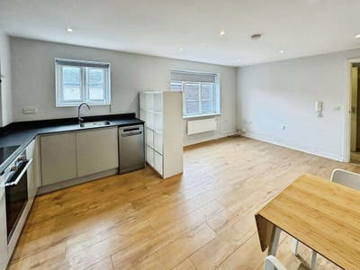 Studio flat for rent Main Photo